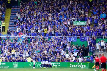 Afición del Real Oviedo en El Sardinero.