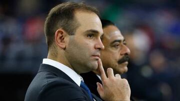 David Caldwell , General Manager de los Jacksonville Jaguars, tiene una semana para decidir que hacer con su pick 5 del draft.