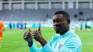 LIMASSOL (Cyprus), 15/11/2025.- David Alaba of Austria celebrates in front of fans after the team won the FIFA World Cup 26 UEFA qualifier between Cyprus and Austria in Limassol, Cyprus, 15 November 2025. (Mundial de Fútbol, Chipre) EFE/EPA/MARIOS GREGORIOU