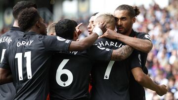 Soccer Football - Premier League - Brighton &amp; Hove Albion v Everton - The American Express Community Stadium, Brighton, Britain - August 28, 2021 Everton&#039;s Dominic Calvert-Lewin celebrates scoring their second goal with teammates Action Images vi