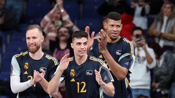 Carlos Alocén, base del Real Madrid, junto a Musa y Tavares antes de enfrentarse con el MoraBanc Andorra.