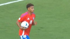 Rossel está imparable y lo demuestra en esta jugada: ¡quinto gol por Chile en el Sudamericano!