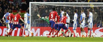 2-0. Griezmann marcó el segundo gol en una falta directa.