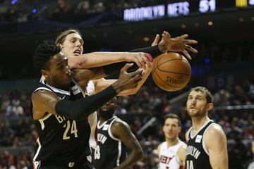 Basketball - NBA Global Games - Brooklyn Nets v Miami Heat - Arena Mexico, Mexico City, Mexico December 9, 2017. Rondae Hollis-Jefferson of Brooklyn Nets and Kelly Olynyk of Miami Heat in action. REUTERS/Edgard Garrido