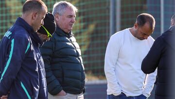 Manuel Vizca¨ªno promete tres fichajes para el C¨¢diz