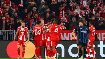 MUNICH (Germany), 22/10/2025.- Harry Kane of Munich (C) celebrates with teammates after scoring the 2-0 goal during the UEFA Champions League league phase match between FC Bayern Munich and Club Brugge KV in Munich, Germany, 22 October 2025. (Liga de Campeones, Alemania) EFE/EPA/ANNA SZILAGYI