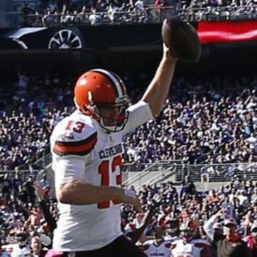 Josh McCown corre tranquilamente hacia la end zone de los Ravens.