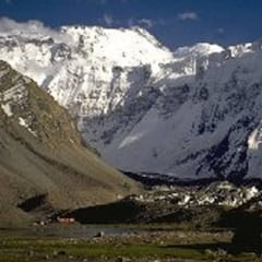 Mueren cinco personas en un accidente de helicóptero tras escalar un pico en Tayikistán