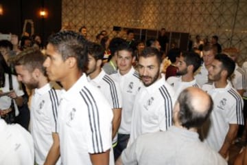 Acto de presentación de la tienda online. James y Benzema.