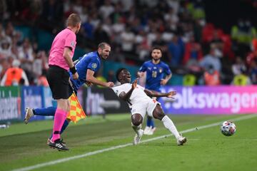 Giorgio Chiellini Y Bukayo Saka.