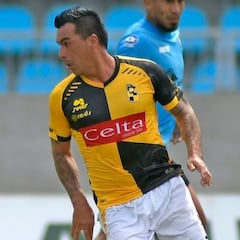 Paredes marcó un doblete y está a 13 goles del gran récord