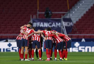 Los jugadores del Atlético de Madrid antes de comenzar el partido.