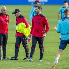 Tres refuerzos para Nafti: vuelven Bustinza, Omeruo y Quintillà