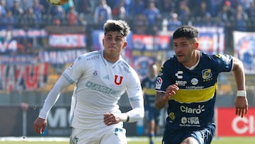 Futbol, Everton vs Universidad de Chile.
Fecha 15, campeonato 2024.
El jugador de Universidad de Chile Maximiliano Guerrero, izquierda, disputa el balon con Cristian Riquelme de Everton durante el partido de primera division realizado en el estadio Sausalito de Vina del Mar, Chile.
02/06/2024
Sebastian Cisternas/Photosport
Football, Everton vs Universidad de Chile.
15th turn, 2024 National Championship.
Universidad de Chile’s player Maximiliano Guerrero, left , vies for the ball against Cristian Riquelme of Everton during the first division match held at the Sausalito stadium in Vina del Mar, Chile.
02/06/2024
Sebastian Cisternas/Photosport