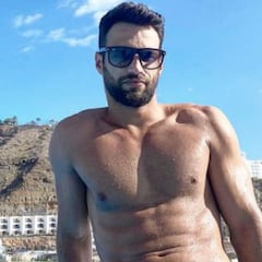 Jesús Castro presume de abdominales y disciplina