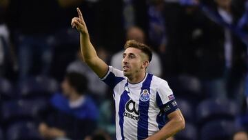 H&eacute;ctor Herrera celebra un gol con el Oporto.