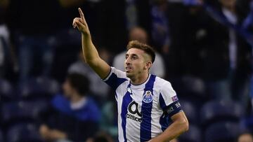 Héctor Herrera celebra un gol con el Oporto.