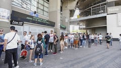 Queues stretch around the Bernabéu as fans await Hazard