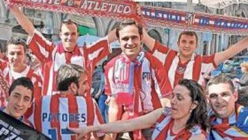 <b>FIESTA.</B> Los seguidores quieren pasárselo en grande en el partido de Champions en Londres.