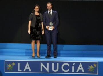  El ciclista Alejandro Valverde tras recibir uno de los Premios otorgados en la Gala Nacional del Deporte de la Asociación Española de la Prensa Deportiva (AEPD)