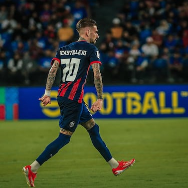 El extremo malagueño, nacido en 1995, forjó su nombre en LaLiga con el Málaga y el Villarreal, donde brilló por su desborde y creatividad. Su carrera internacional le llevó al AC Milan, donde disputó competiciones europeas, y después al Valencia. En febrero de 2025 decidió abrir una nueva etapa lejos de Europa, fichando por el JDT para aportar calidad y experiencia a la banda de los ‘Tigers’ en su ambicioso proyecto asiático.