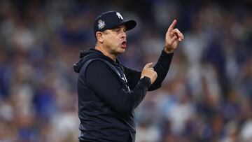 LOS ANGELES, CALIFORNIA - OCTOBER 25: Aaron Boone #17 of the New York Yankees makes a pitching change in the 10th inning against the Los Angeles Dodgers during Game One of the 2024 World Series at Dodger Stadium on October 25, 2024 in Los Angeles, California. Maddie Meyer/Getty Images/AFP (Photo by Maddie Meyer / GETTY IMAGES NORTH AMERICA / Getty Images via AFP)