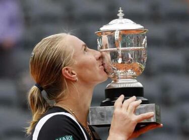 Kuznetsova y la pareja Ruano-Medina se coronan en París