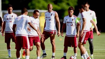 Players of Venezuela practice during a training session at Babson College in Wellesley, Massachusetts, on June 16, 2016.
Venezuela will face Argentina on June 18 in their quarter finals match of the Copa America. / AFP PHOTO / ALFREDO ESTRELLA