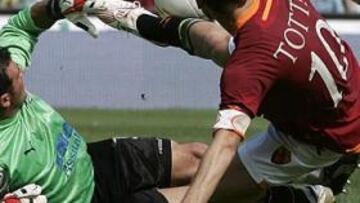 <b>SU ÚLTIMO PARTIDO.</b> El derbi capitalino ha visto la última actuación del portero en el fútbol profesional.