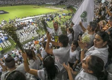 El acto central tuvo lugar en el Atanasio Girardot de Medellín pero hubo otras manifestaciones de apoyo en otros lugares del país.