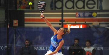 Victoria Iglesias en el World Padel Tour con su Bullpadel Vertex-2 W.