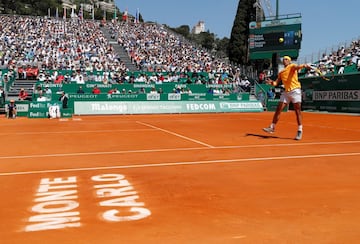 En los torneos de categoría Masters tampoco cambia el guion de la película. Nadal es el tenista con más títulos de la historia en estos escenarios sobre tierra batida (también entre la suma de todas las superficies) con un total de 25. Desde 2005 hasta 2019 se reparten de la siguiente manera: 11 en Montecarlo, 9 en Roma, 4 en Madrid y 1 en Hamburgo. Lógicamente es el jugador con más trofeos en un solo Masters, como refleja su tiranía en el Principado. Lejos de Grand Slams y Masters también cabe señalar su récord absoluto en un mismo torneo de arcilla con sus 11 conquistas en el Conde de Godó de Barcelona.