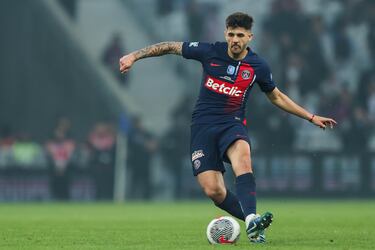 

El de Piracicaba llegó hace un año al PSG. Su buena adaptación a las órdenes de Luis Enrique ha dado paso a cierta irregularidad en el once inicial: 61% de los minutos posibles. Rápido en el corte, con un buen posicionamiento frente al ataque rival y con rigor defensivo su primera experiencia en Europa ha llamado la atención. Añade que es un futbolista que puede ocupar el centro de la zaga y el lateral izquierdo. Su valor de mercado para Transfermarkt se mantiene en 30 millones de euros, diez más de los que pagaron por su fichaje.