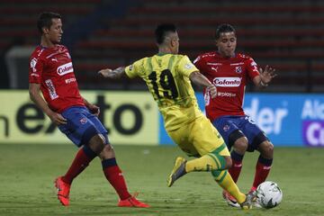 La noche en el Atanasio Girardot inició con homenaje a David González por sus 500 partidos con el Medellín, que posteriormente venció a Bucaramanga y se acerca a los ocho.