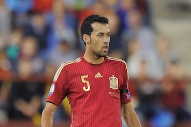 A pesar de jugar desde el 2009, Busquets se ha convertido en el escudo de la selección española. Ha jugado dos mundiales. En Sudáfrica 2010 donde fueron campeones y en Brasil 2014.
