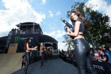 Las chicas de Monster estuvieron acompañando a los pilotos de motociclismo durante el pasado Gran Premio de Francia.