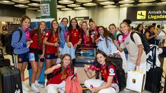 Las jugadores de la Selección Española Sub-19 posando para Diario AS en su llegada a Madrid. (Javier Gandul).