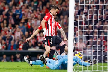 1-0. Centro con rosca de Iñaki Williams, no despeja Raúl Asencio, Thibaut Courtois no consigue alejar el balón y Alejandro Berenguer, muy atento al rechace, remata a placer el primer tanto.