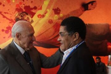 Joao Havelange junto al futbolista portugués Eusebio.