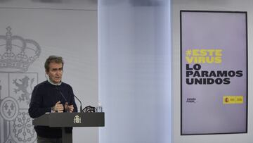 El director del Centro de Coordinaci&oacute;n de Alertas y Emergencias Sanitarias (CCAES), Fernando Sim&oacute;n, ofrece una rueda de prensa para informar sobre la evoluci&oacute;n de la pandemia de coronavirus, en el Ministerio de Sanidad, Madrid (Espa&n