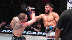 Kai Kara-France y Amir Albazi durante la pelea estelar del UFC Vegas 74.