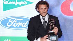 Diego Forl&aacute;n recoge el premio AS Am&eacute;rica. 