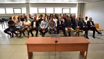 Algunos de los jugadores y técnicos de los esquipos de fútbol, Real Zaragoza y el Levante UD en 2011, se sientan en el banquillo en la primera jornada del juicio por el presunto amaño del partido de fútbol Levante-Zaragoza de 2011.