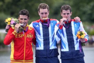 Participó en dos Juegos Olímpicos de Verano, obteniendo la medalla de plata en Londres 2012 (la primera medalla olímpica para el triatlón español) acompañado en el podio por los británicos hermanos Brownlee. En los Juegos de Pekín 2008 obtuvo un cuarto puesto, y declaró al final de la prueba que había tenido problemas estomacales después de no digerir bien el gel que tomó en el segmento de la bicicleta