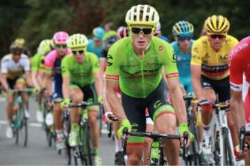 Matti Breschel y el líder de la carrera Greg Van Avermaet.