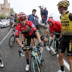 Roglic salva la Vuelta en dura polémica con el Movistar