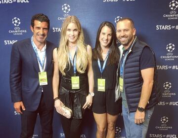 El golfista Sergio García, gran seguidor del Real Madrid, junto a Figo y su esposa la modelo Helen Svedin