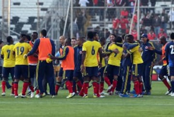 Futbol, Chile vs Colombia
Eliminatorias para el Mundial Brasil 2014.
Los jugadores de la selecciÃ³n de Colombia celebran luego del partido contra la selecciÃ³n de Chile durante el partido por las eliminatorias para el Mundial Brasil 2014 jugado en el estadio Monumental.
11/09/2012
Santiago, Chile.