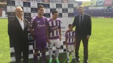 29/09/15 VALLADOLID
NUEVO PATROCINADOR RECOLETAS
CARLOS SUAREZ PRESIDENTE NUEVO PATROCINADOR
ENVIA ROJI