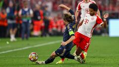 Serge Gnabry pelea por el balón con Modric en el partido de ida en el Allianz Arena.